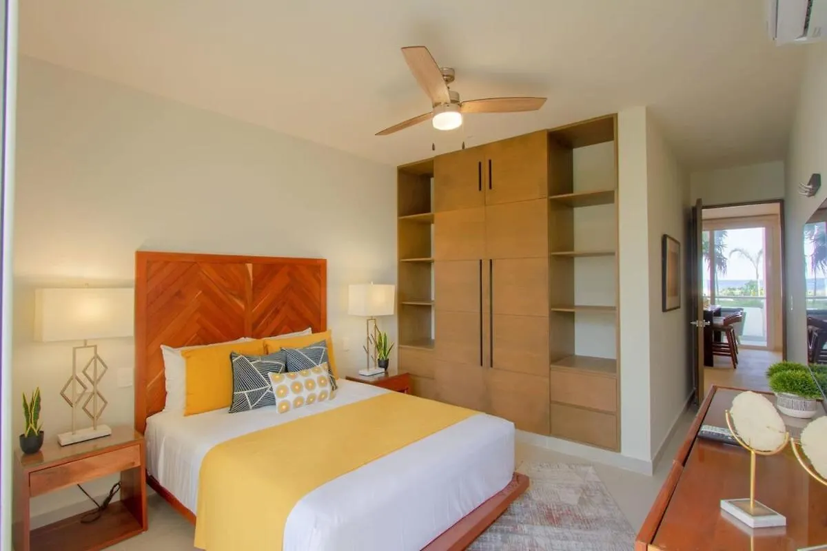 Chic Beachfront Condo Ocean View Rooftop Pools Akumal Holiday home