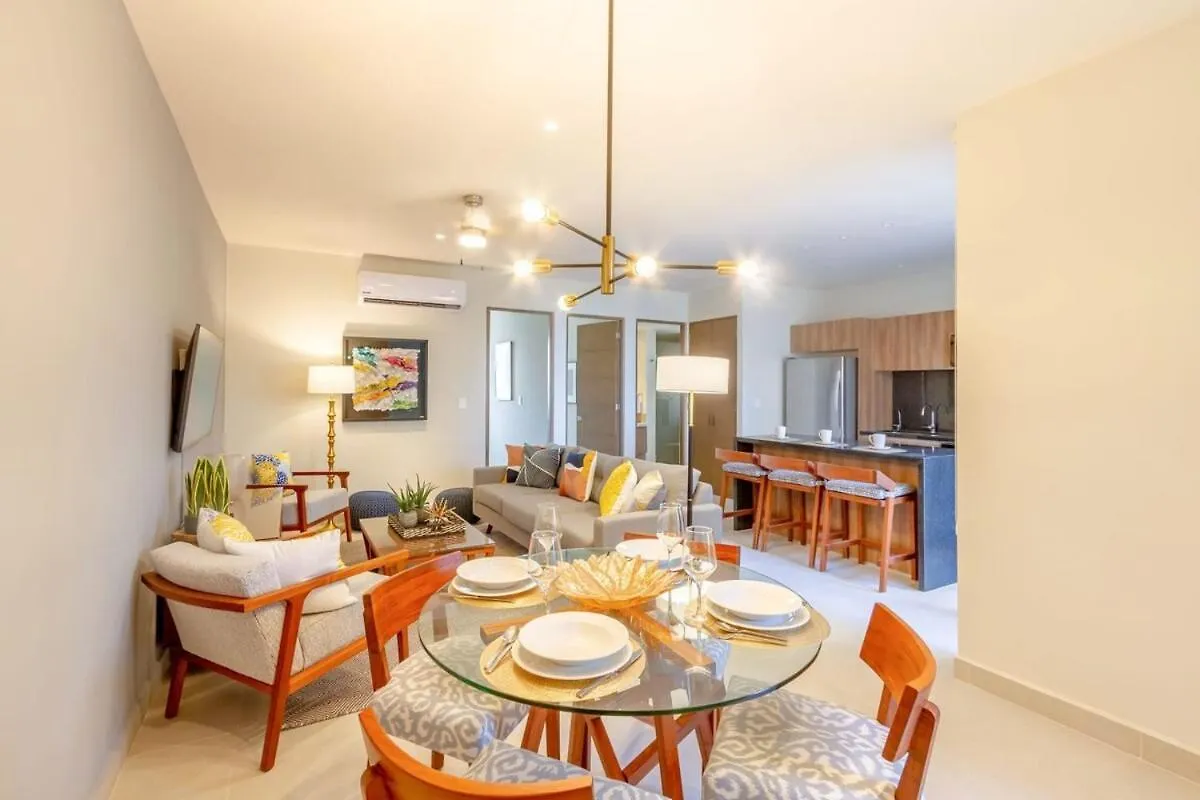 Chic Beachfront Condo Ocean View Rooftop Pools アクマル メキシコ