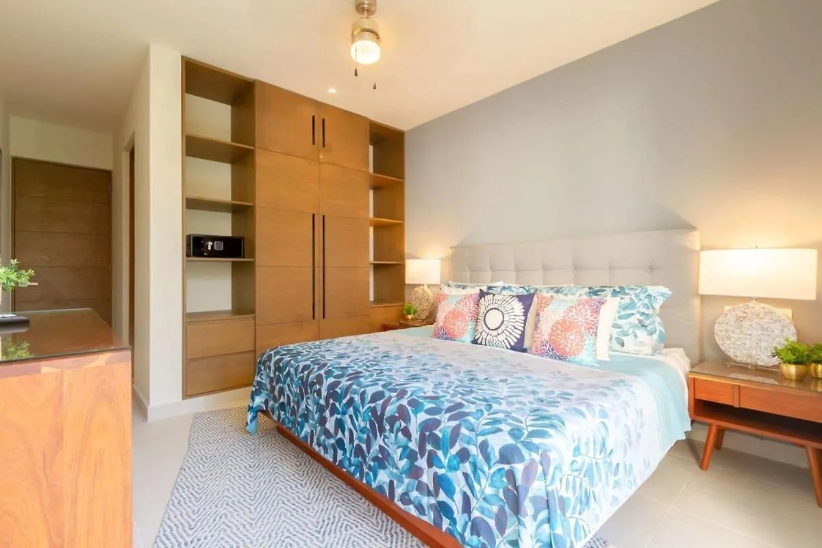 Chic Beachfront Condo Ocean View Rooftop Pools アクマル メキシコ