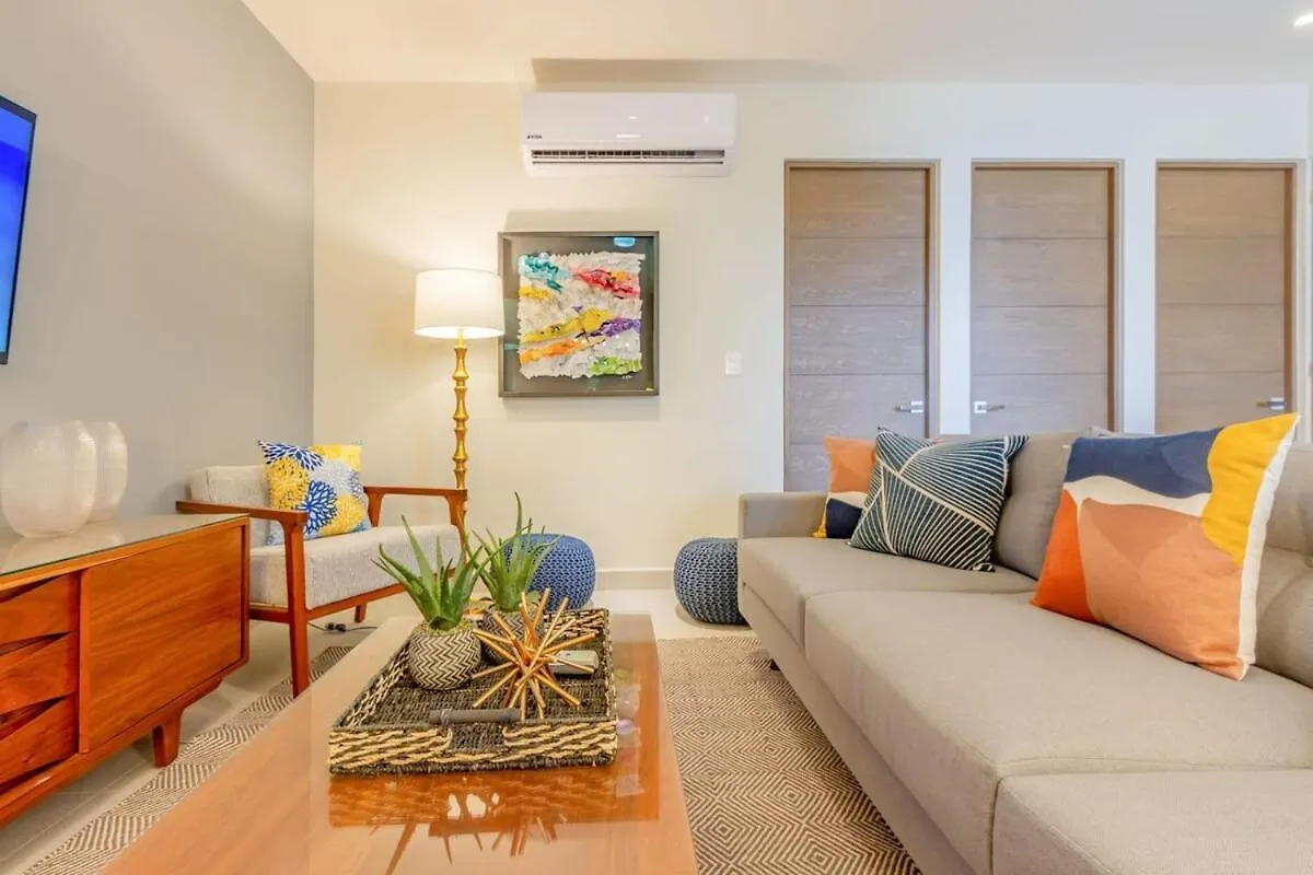別荘 Chic Beachfront Condo Ocean View Rooftop Pools アクマル