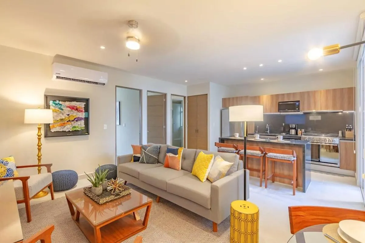 Chic Beachfront Condo Ocean View Rooftop Pools アクマル 0*,