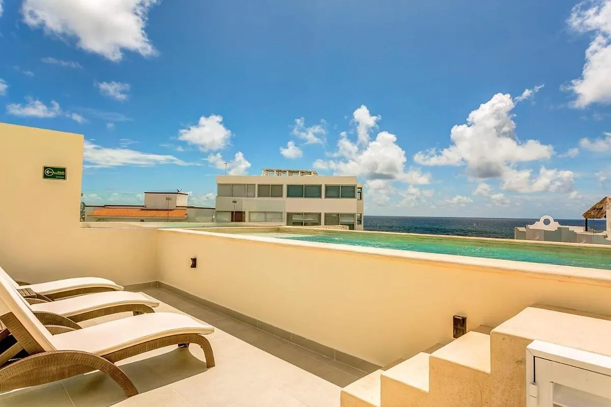 Chic Beachfront Condo Ocean View Rooftop Pools アクマル メキシコ