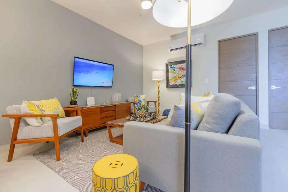 Chic Beachfront Condo Ocean View Rooftop Pools 艾库玛尔 度假居